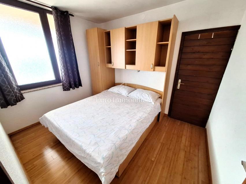 Punat, samostojna hiša z bazenom na dobri lokaciji