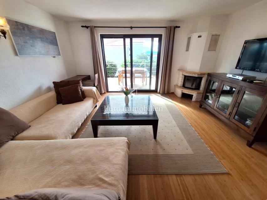 Punat, samostojna hiša z bazenom na dobri lokaciji