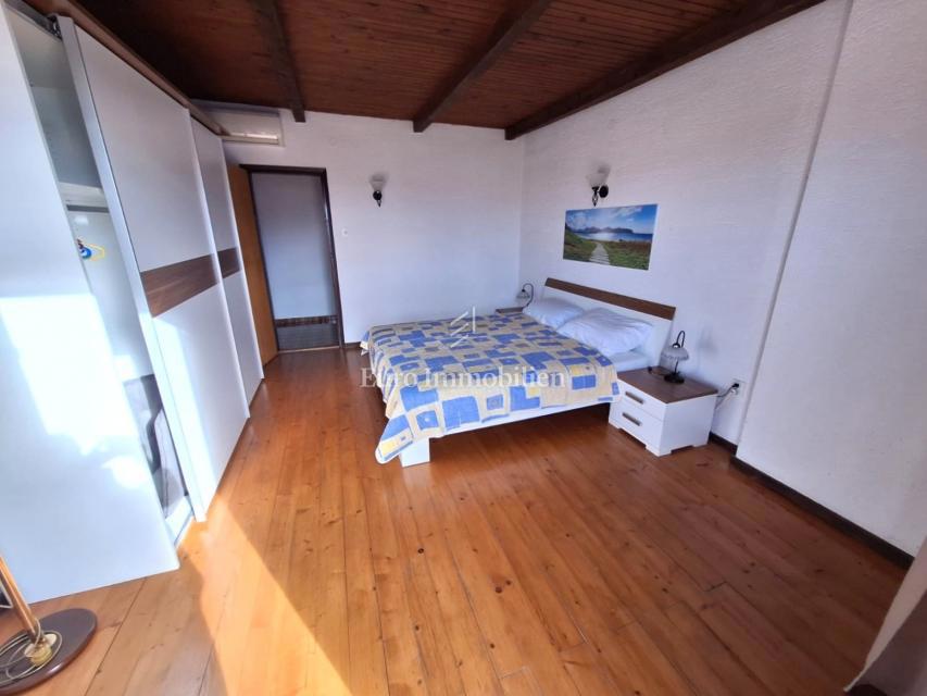 Punat, samostojna hiša z bazenom na dobri lokaciji