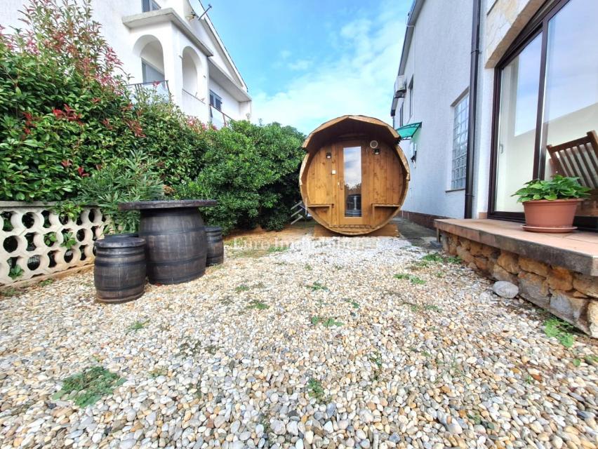 Punat, samostojna hiša z bazenom na dobri lokaciji