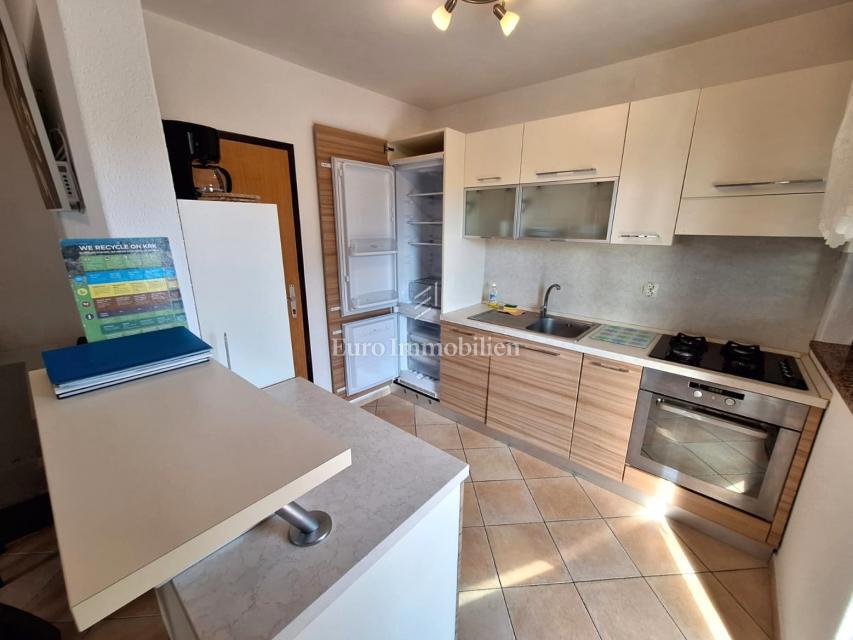 Punat, samostojna hiša z bazenom na dobri lokaciji