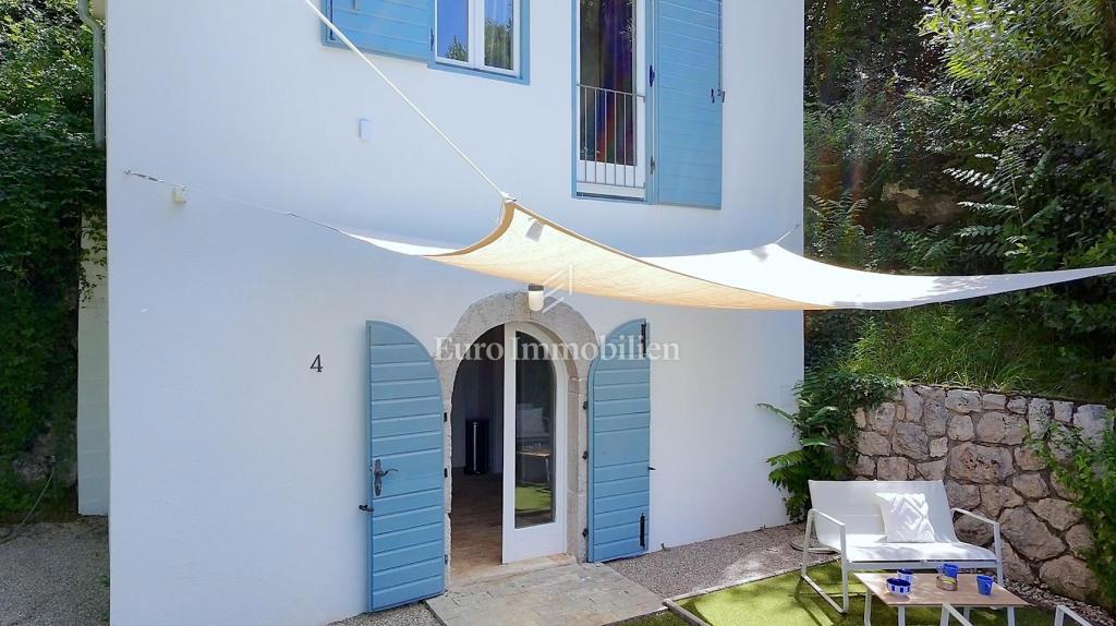 Dve Prenovljeni Kamniti Hiši z Bazenom