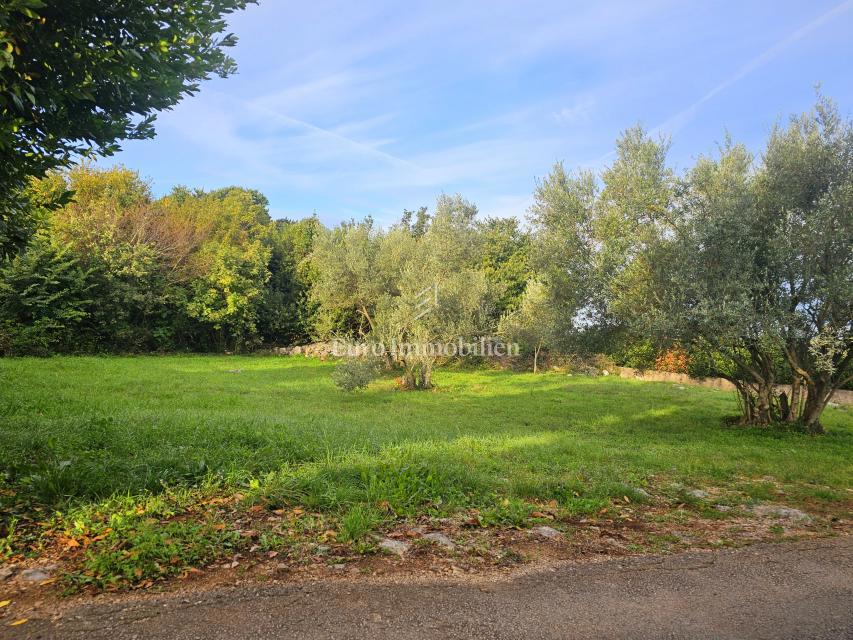 Stavbno zemljišče v okolici Malinske