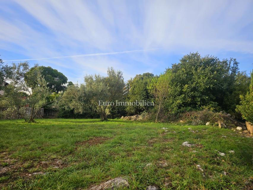 Stavbno zemljišče v okolici Malinske