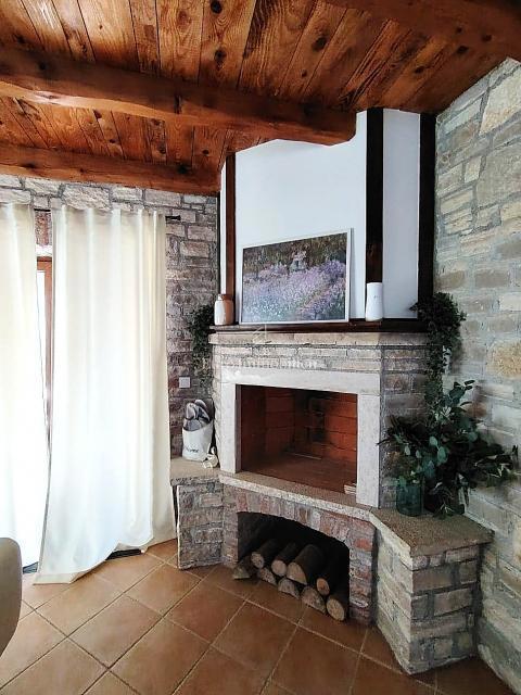 Istra, Svetvinčenat, kamnita hiša z bazenom