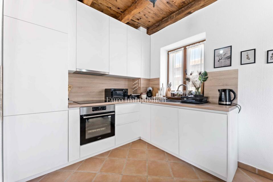 Istra, Svetvinčenat, kamnita hiša z bazenom