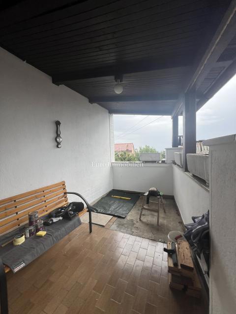 DONJI ZAMET, hiša z garažo, SAMO PRI NAS!