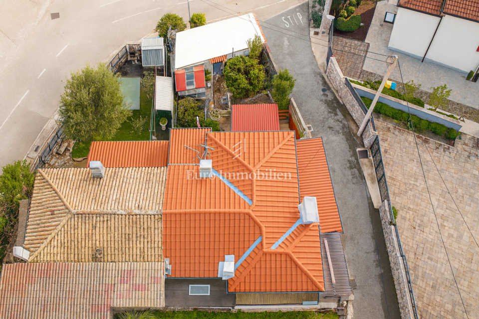 DONJI ZAMET, hiša z garažo, SAMO PRI NAS!