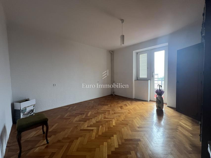 DONJI ZAMET, hiša z garažo, SAMO PRI NAS!