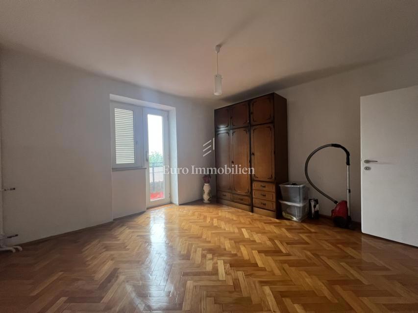 DONJI ZAMET, hiša z garažo, SAMO PRI NAS!