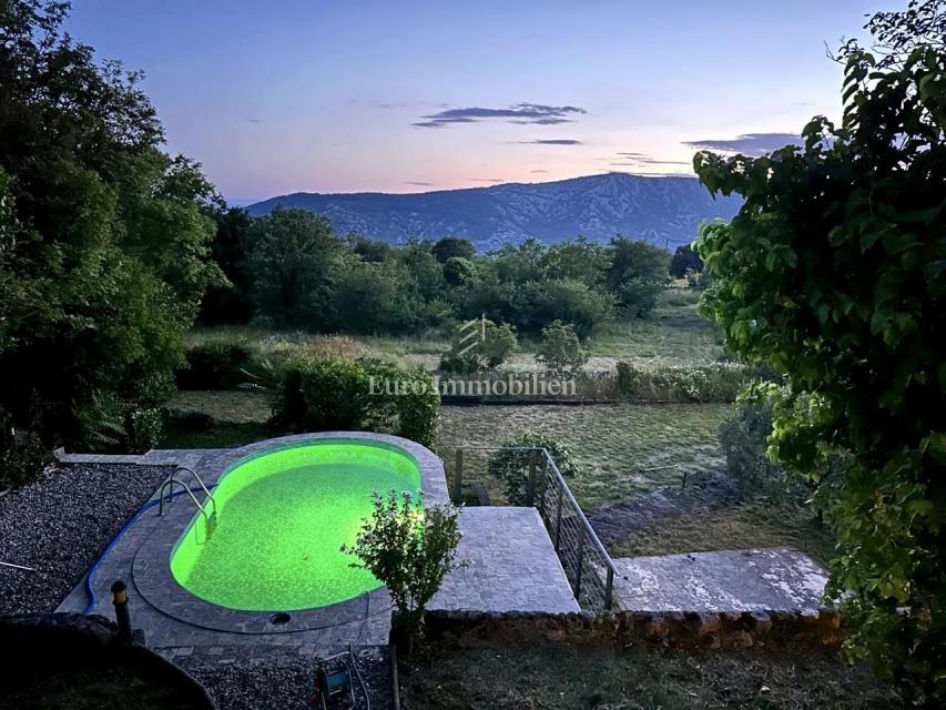 Dve Prenovljeni Kamniti Hiši z Bazenom