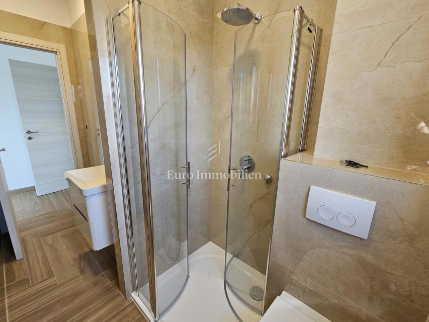 Malinska - nova hiša z bazenom in pogledom na morje!