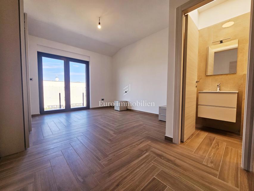 Malinska - nova hiša z bazenom in pogledom na morje!