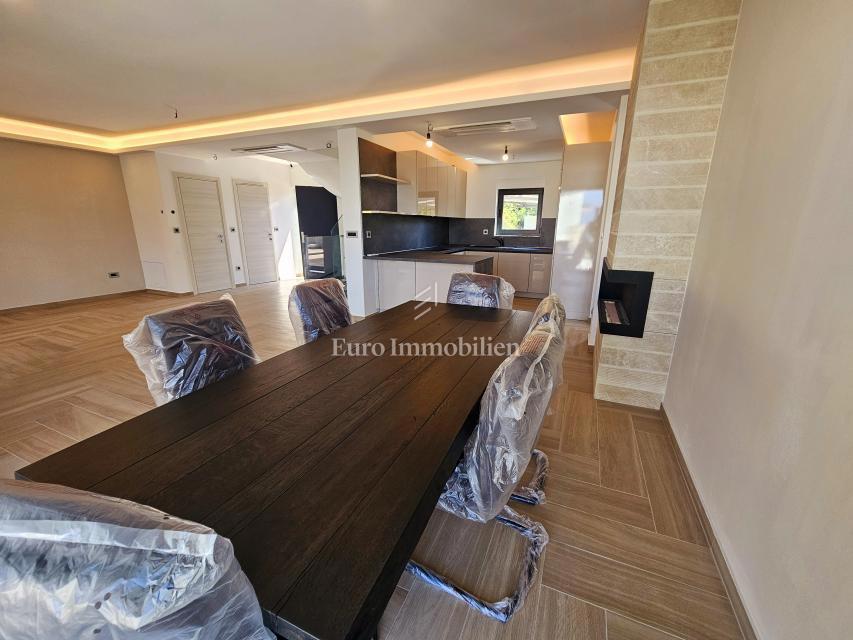 Malinska - nova hiša z bazenom in pogledom na morje!