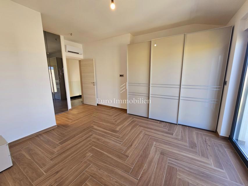 Malinska - nova hiša z bazenom in pogledom na morje!