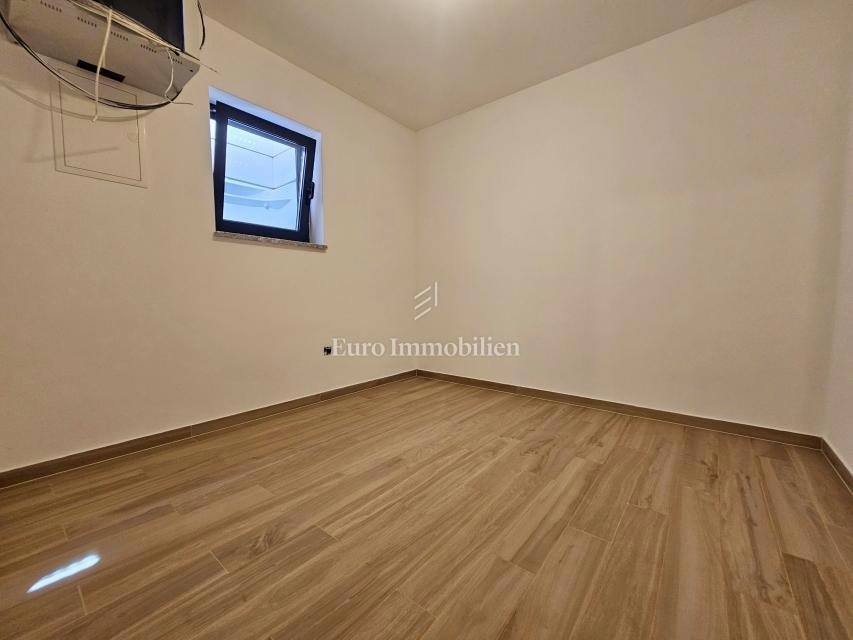 Malinska - nova hiša z bazenom in pogledom na morje!