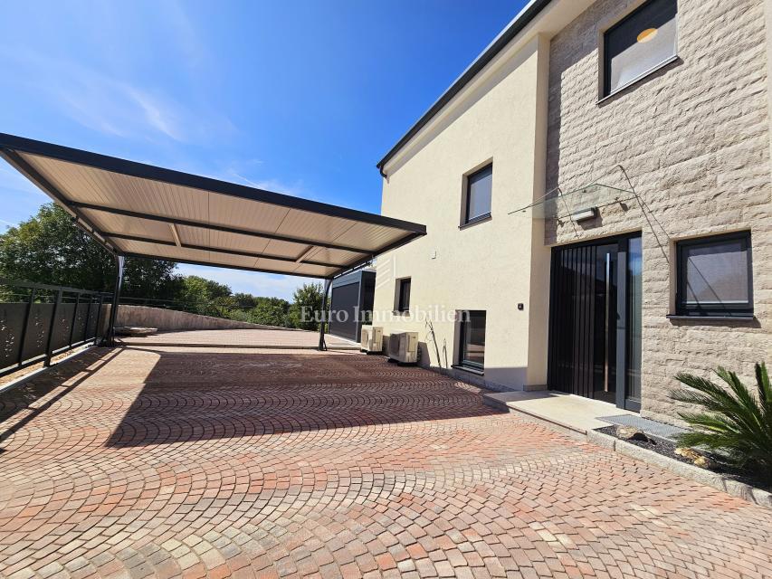 Malinska - nova hiša z bazenom in pogledom na morje!