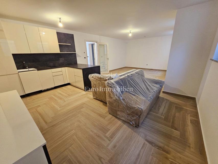 Malinska - nova hiša z bazenom in pogledom na morje!