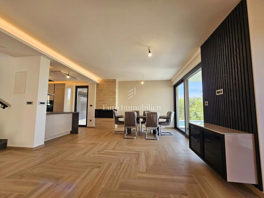 Malinska - nova hiša z bazenom in pogledom na morje!