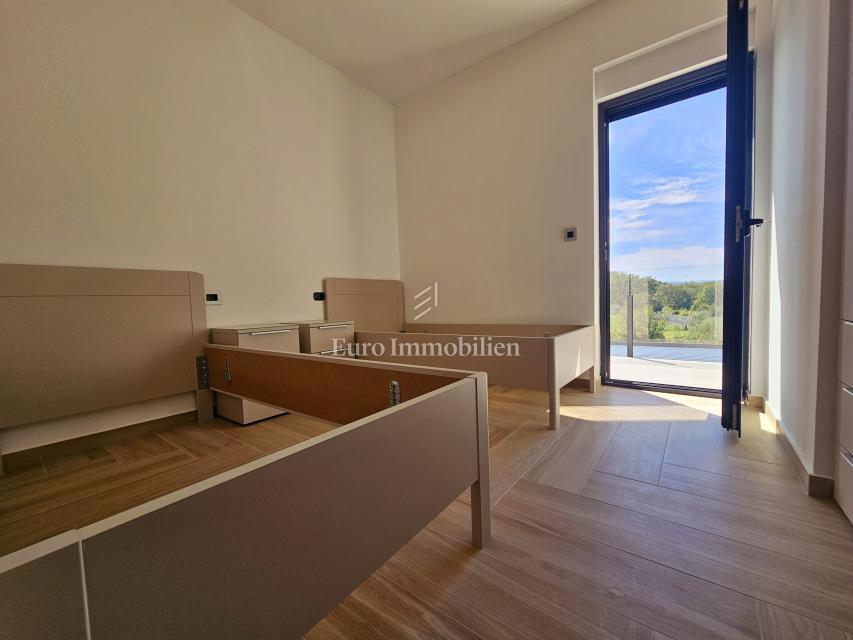 Malinska - nova hiša z bazenom in pogledom na morje!