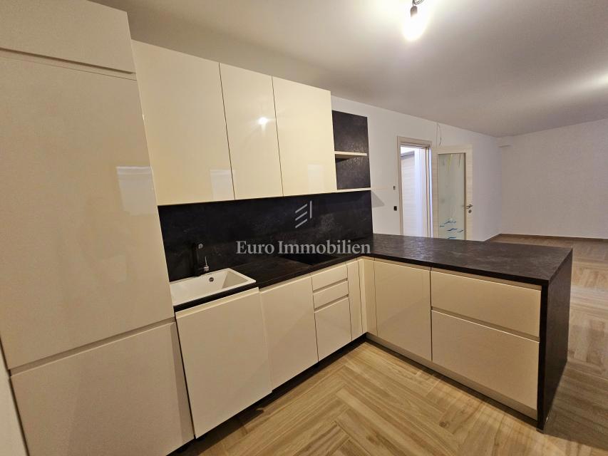 Malinska - nova hiša z bazenom in pogledom na morje!