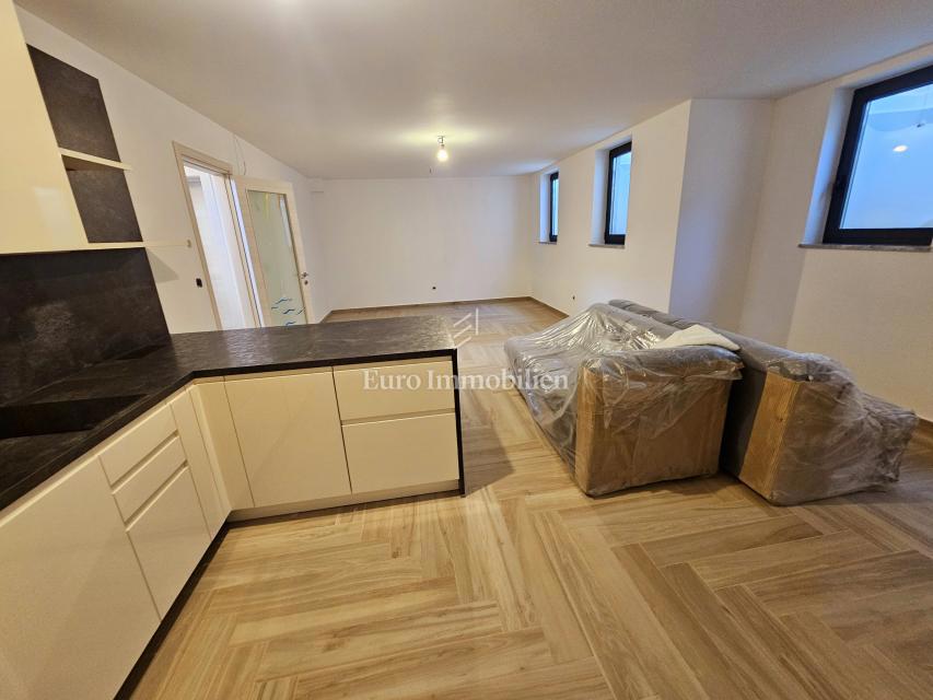 Malinska - nova hiša z bazenom in pogledom na morje!