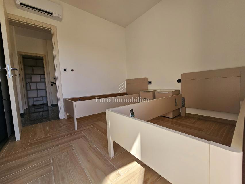 Malinska - nova hiša z bazenom in pogledom na morje!