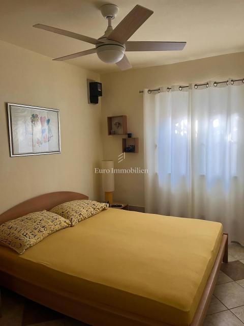 Hiša, 4 apartmaji in gradbena parcela, 60m do plaže, Vir