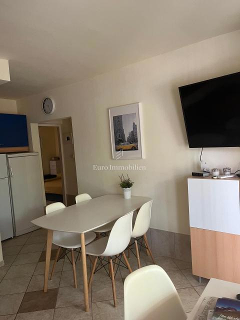 Hiša, 4 apartmaji in gradbena parcela, 60m do plaže, Vir