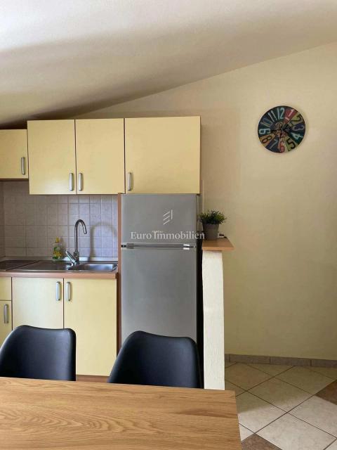 Hiša, 4 apartmaji in gradbena parcela, 60m do plaže, Vir