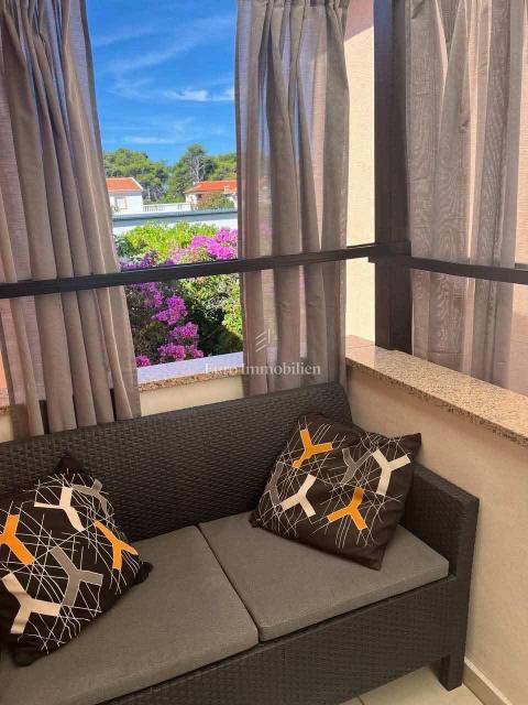 Hiša, 4 apartmaji in gradbena parcela, 60m do plaže, Vir