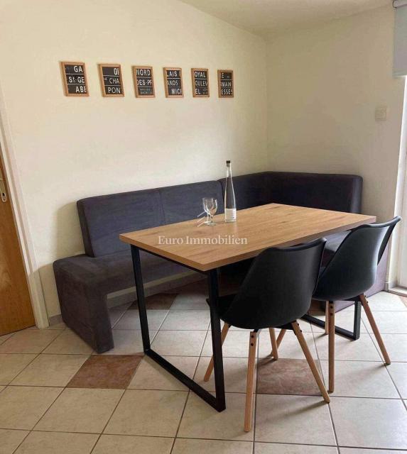 Hiša, 4 apartmaji in gradbena parcela, 60m do plaže, Vir