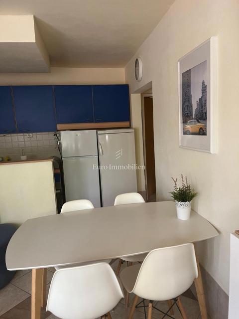 Hiša, 4 apartmaji in gradbena parcela, 60m do plaže, Vir