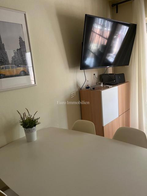 Hiša, 4 apartmaji in gradbena parcela, 60m do plaže, Vir