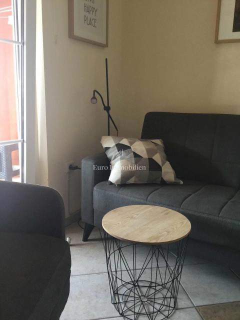 Hiša, 4 apartmaji in gradbena parcela, 60m do plaže, Vir