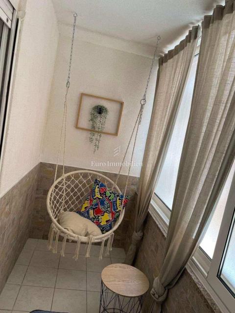 Hiša, 4 apartmaji in gradbena parcela, 60m do plaže, Vir