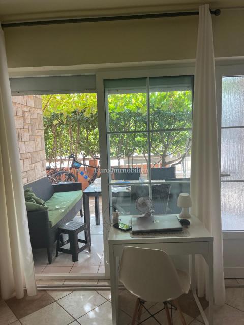 Hiša, 4 apartmaji in gradbena parcela, 60m do plaže, Vir