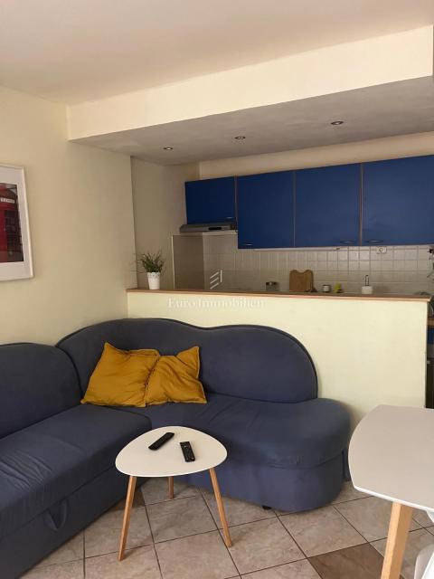 Hiša, 4 apartmaji in gradbena parcela, 60m do plaže, Vir