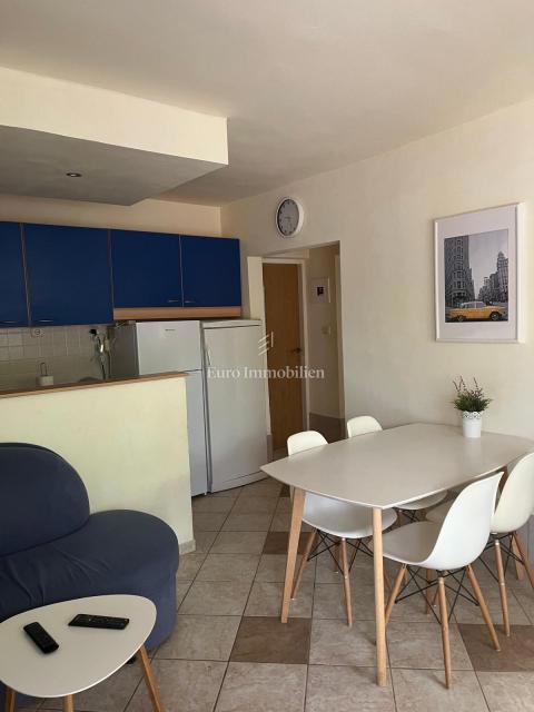 Hiša, 4 apartmaji in gradbena parcela, 60m do plaže, Vir