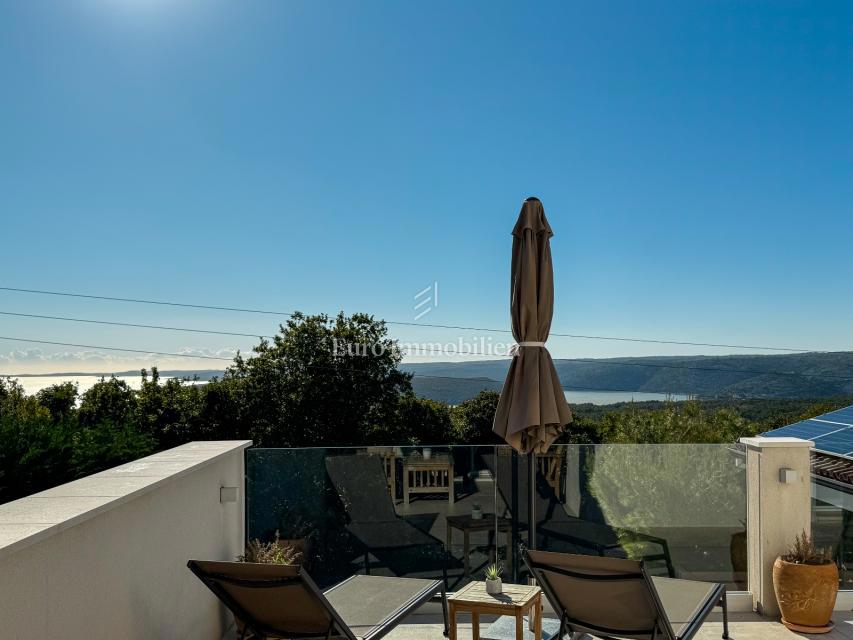 Luksuzna vila z bazenom in pogledom na morje, pri Labinu