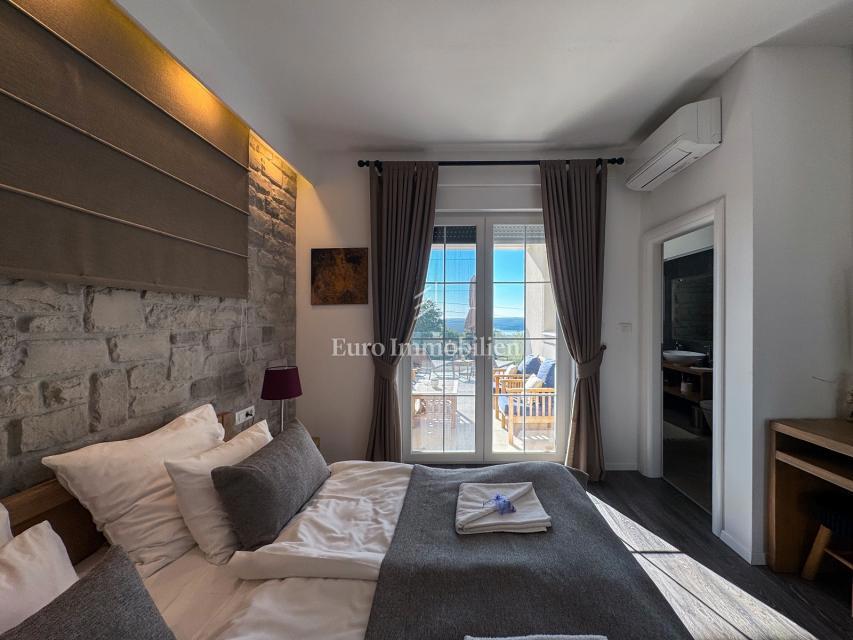 Luksuzna vila z bazenom in pogledom na morje, pri Labinu