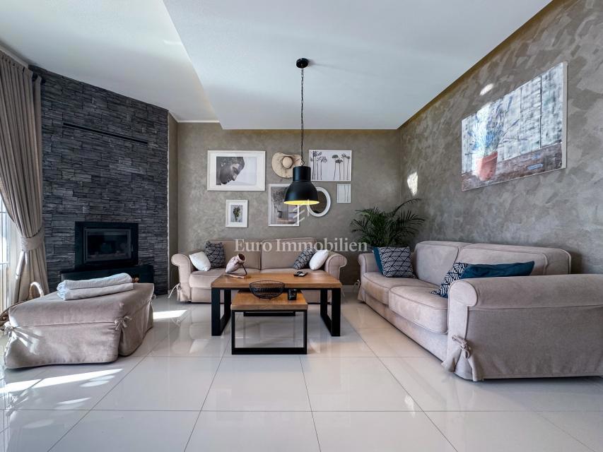 Luksuzna vila z bazenom in pogledom na morje, pri Labinu