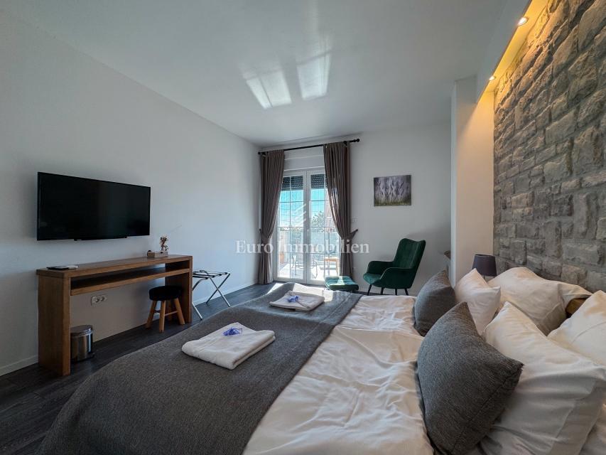 Luksuzna vila z bazenom in pogledom na morje, pri Labinu