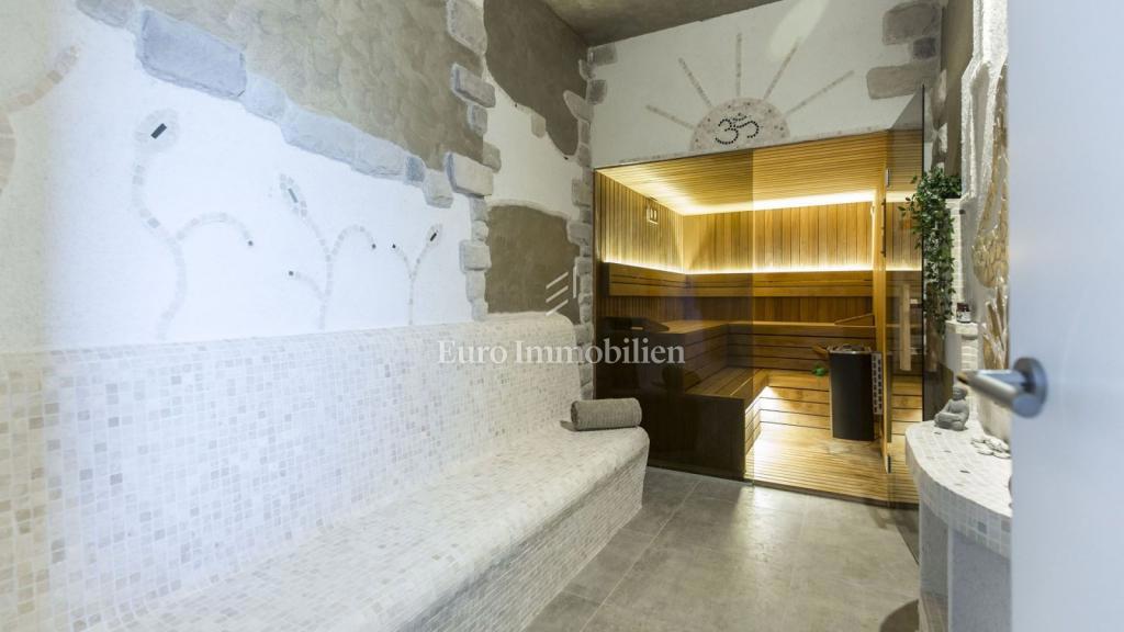 Luksuzna vila z bazenom in pogledom na morje, pri Labinu