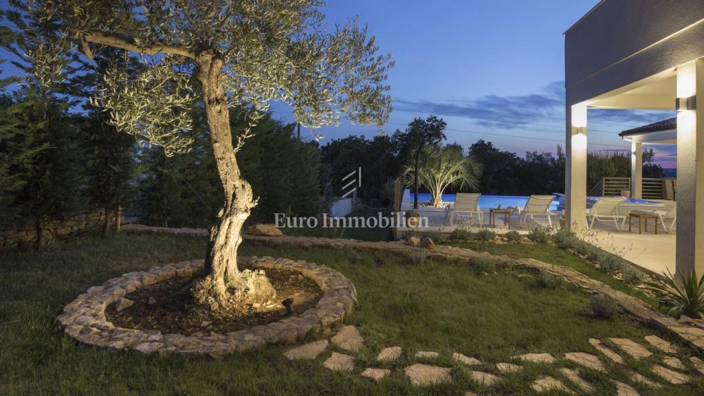 Luksuzna vila z bazenom in pogledom na morje, pri Labinu