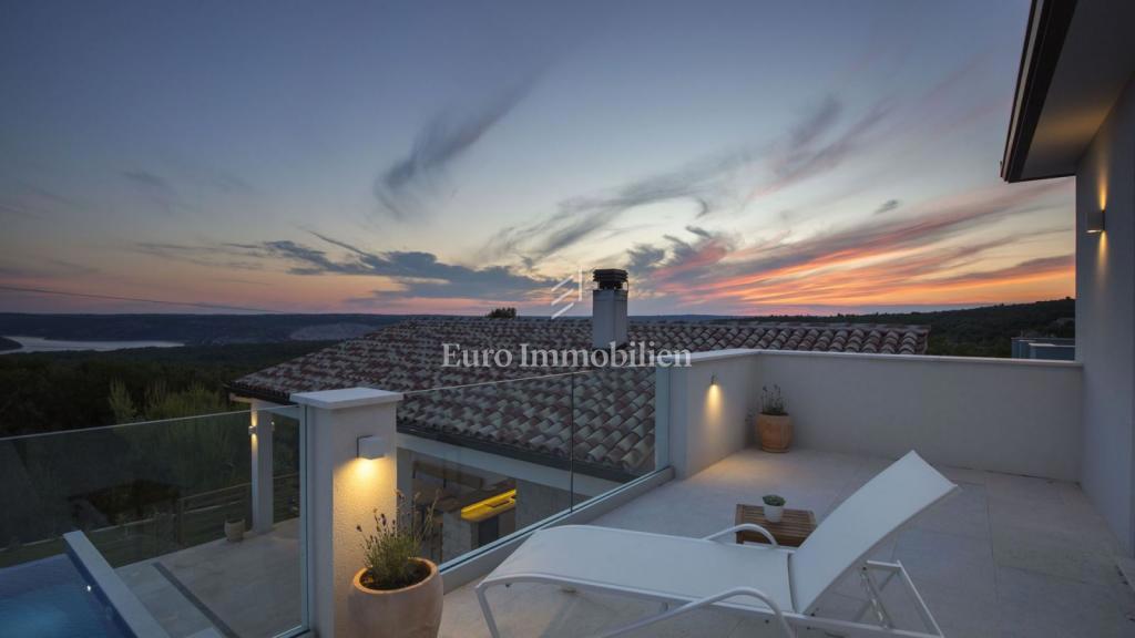 Luksuzna vila z bazenom in pogledom na morje, pri Labinu