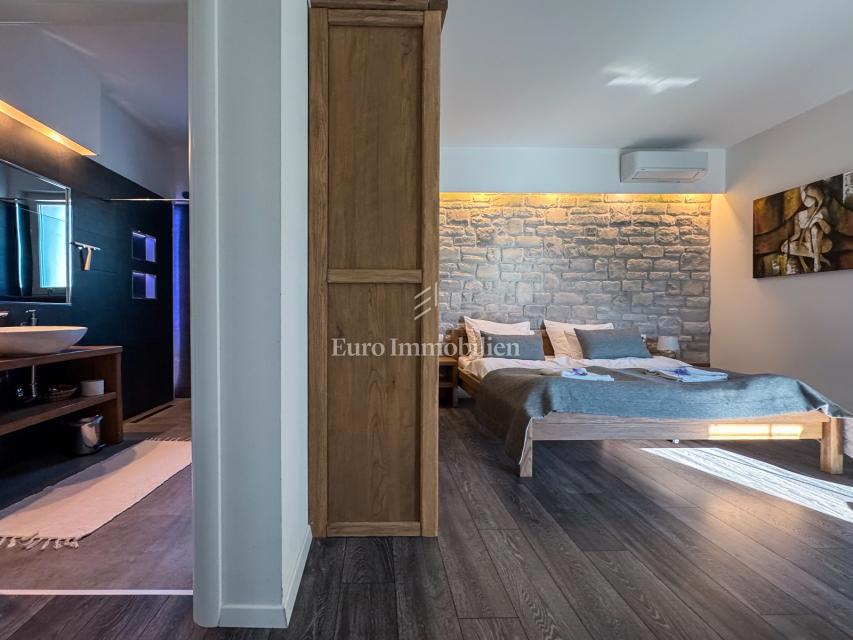 Luksuzna vila z bazenom in pogledom na morje, pri Labinu