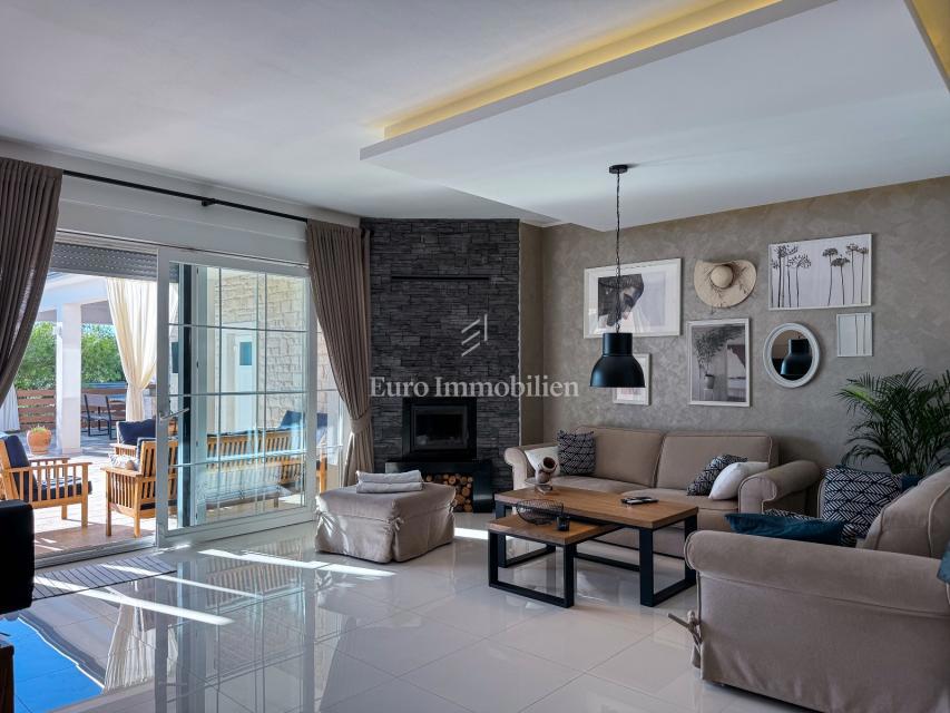 Luksuzna vila z bazenom in pogledom na morje, pri Labinu