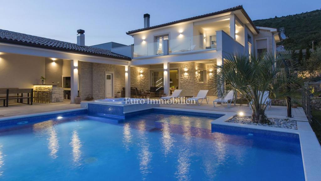 Luksuzna vila z bazenom in pogledom na morje, pri Labinu