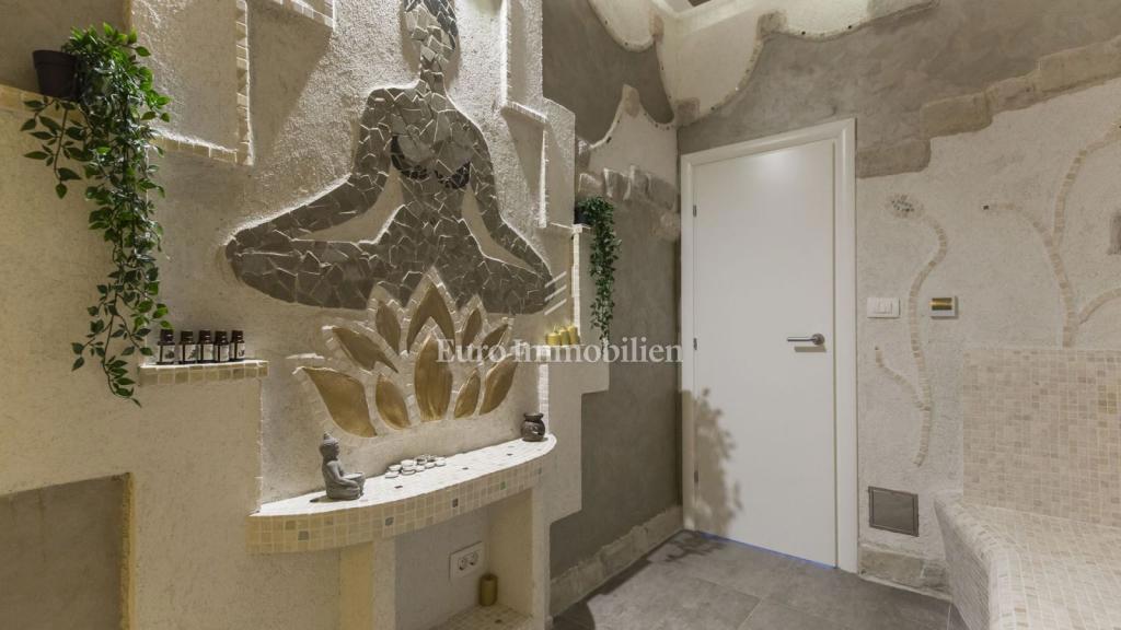 Luksuzna vila z bazenom in pogledom na morje, pri Labinu